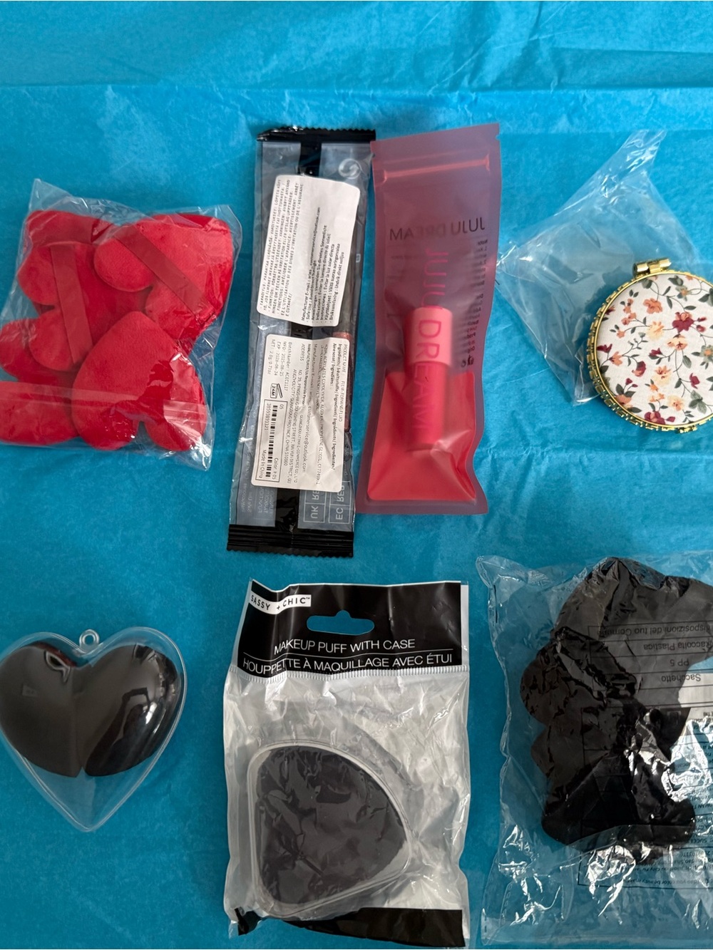 Heart Shaped Compact Mirror + Red Heart Accessories/ pic#1 - Picture 5 of 7
